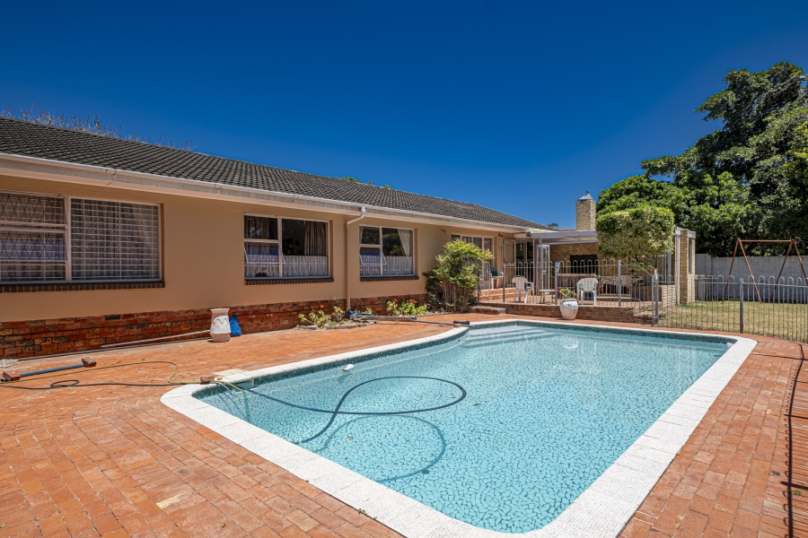 4 Bedroom Property for Sale in Summerstrand Eastern Cape